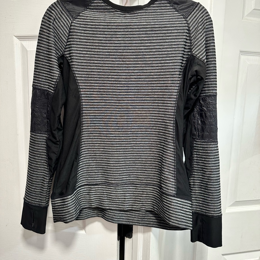 Mondetta Black and Gray Striped Long Sleeve Top